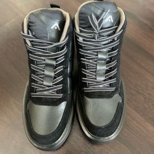 Black men's shoes
Absolutely new ,never used 
Made in Portugal 
Size -8.5